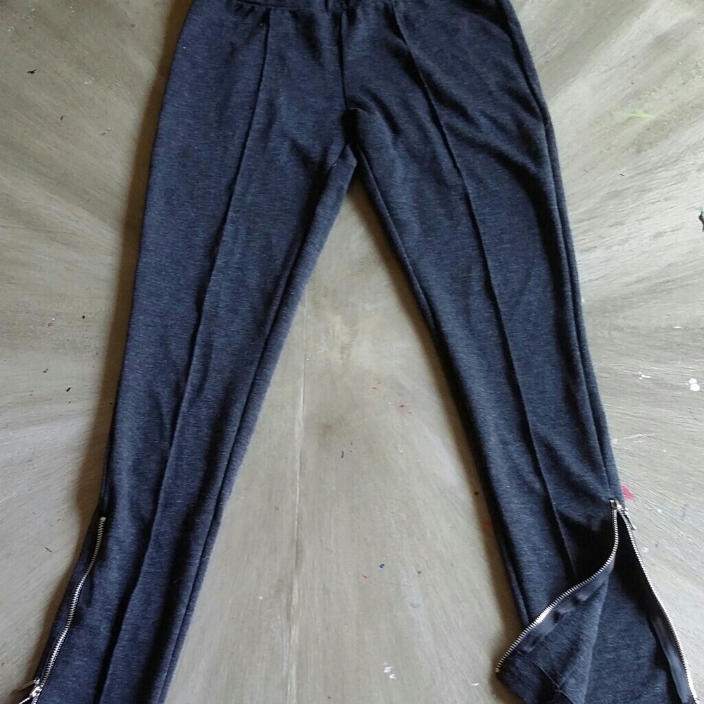 Leggings with zippers